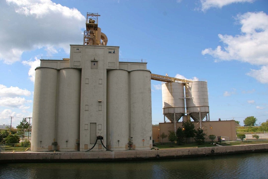 Grain silo